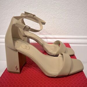 Sam Edelman Daniella Block Heel 6.5W
Color: soft beige leather
Worn 1x